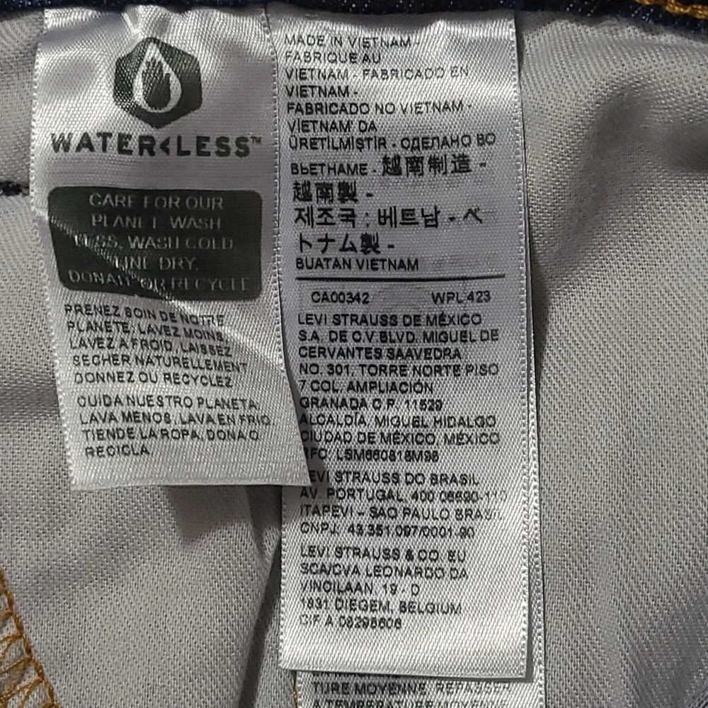 Levis these levi